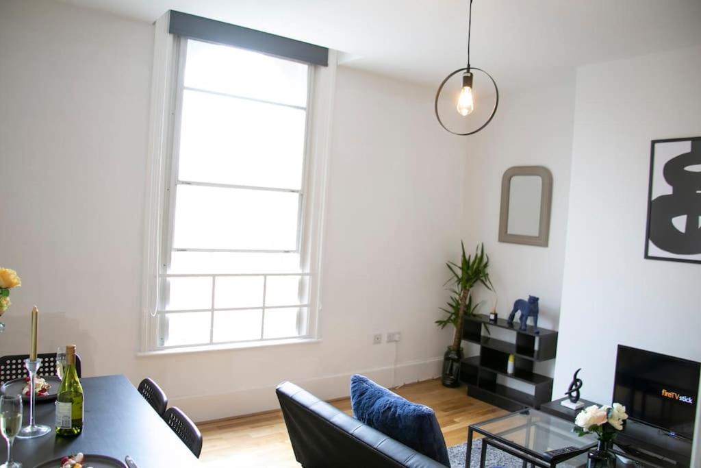 Fortunae'S Cosy Apartment- By Fang Sunderland  Exterior foto