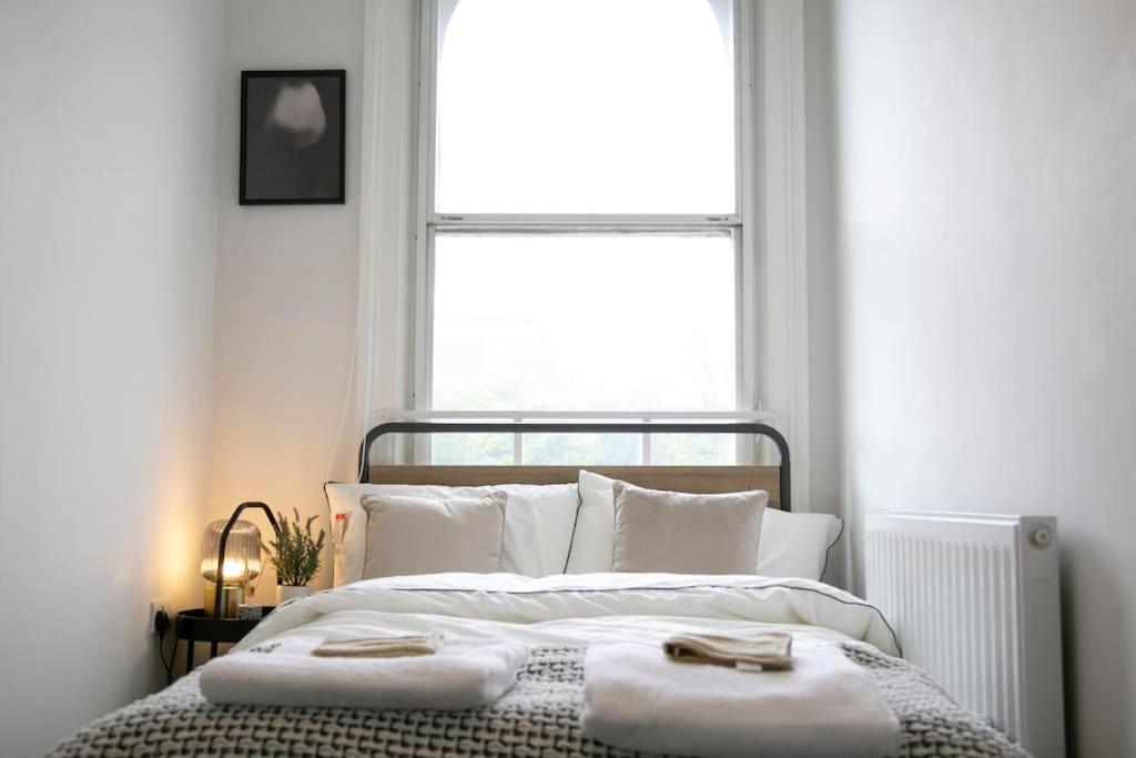 Fortunae'S Cosy Apartment- By Fang Sunderland  Exterior foto