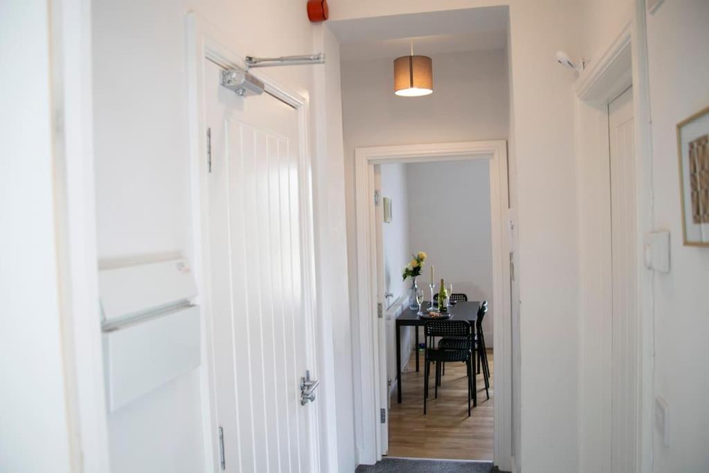 Fortunae'S Cosy Apartment- By Fang Sunderland  Exterior foto