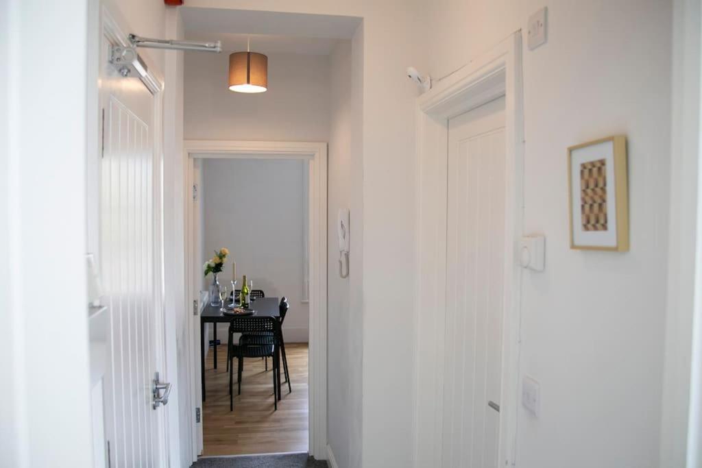 Fortunae'S Cosy Apartment- By Fang Sunderland  Exterior foto